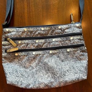Navy & White LeSportSac crossbody bag.